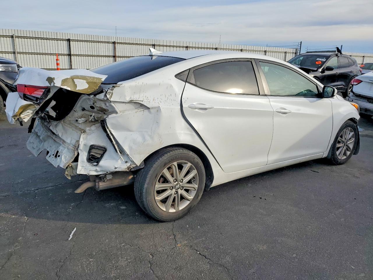 2015 HYUNDAI ELANTRA SE photo 3