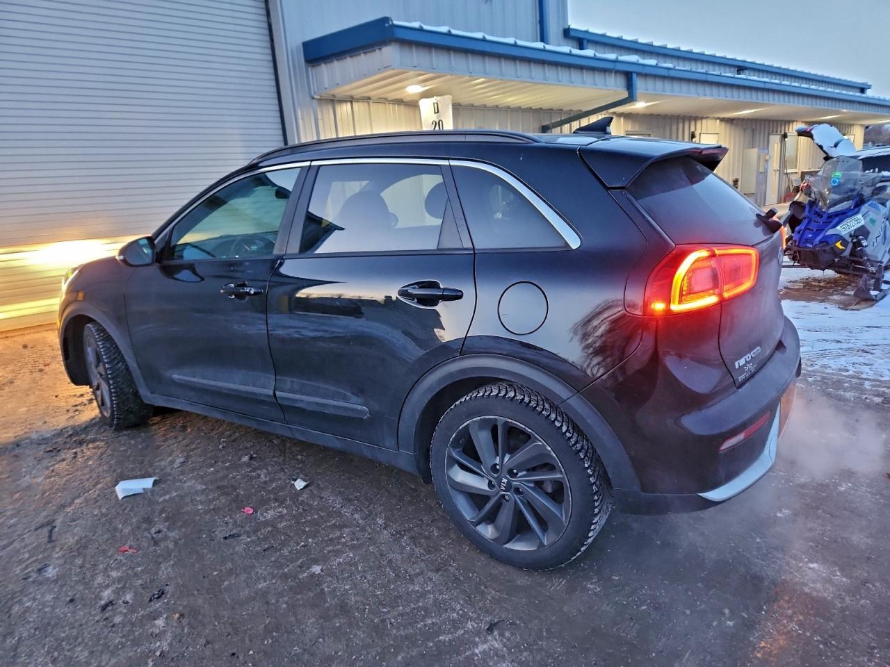 2017 KIA NIRO EX photo 2