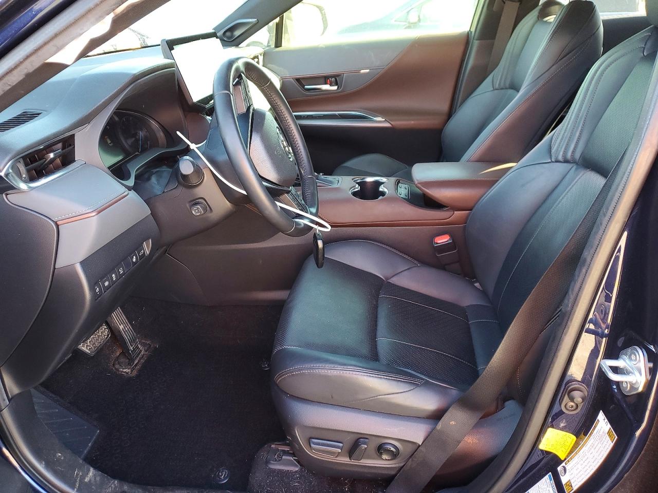 2021 TOYOTA VENZA LE photo 7