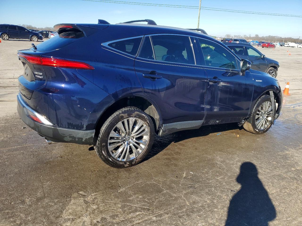 2021 TOYOTA VENZA LE photo 3