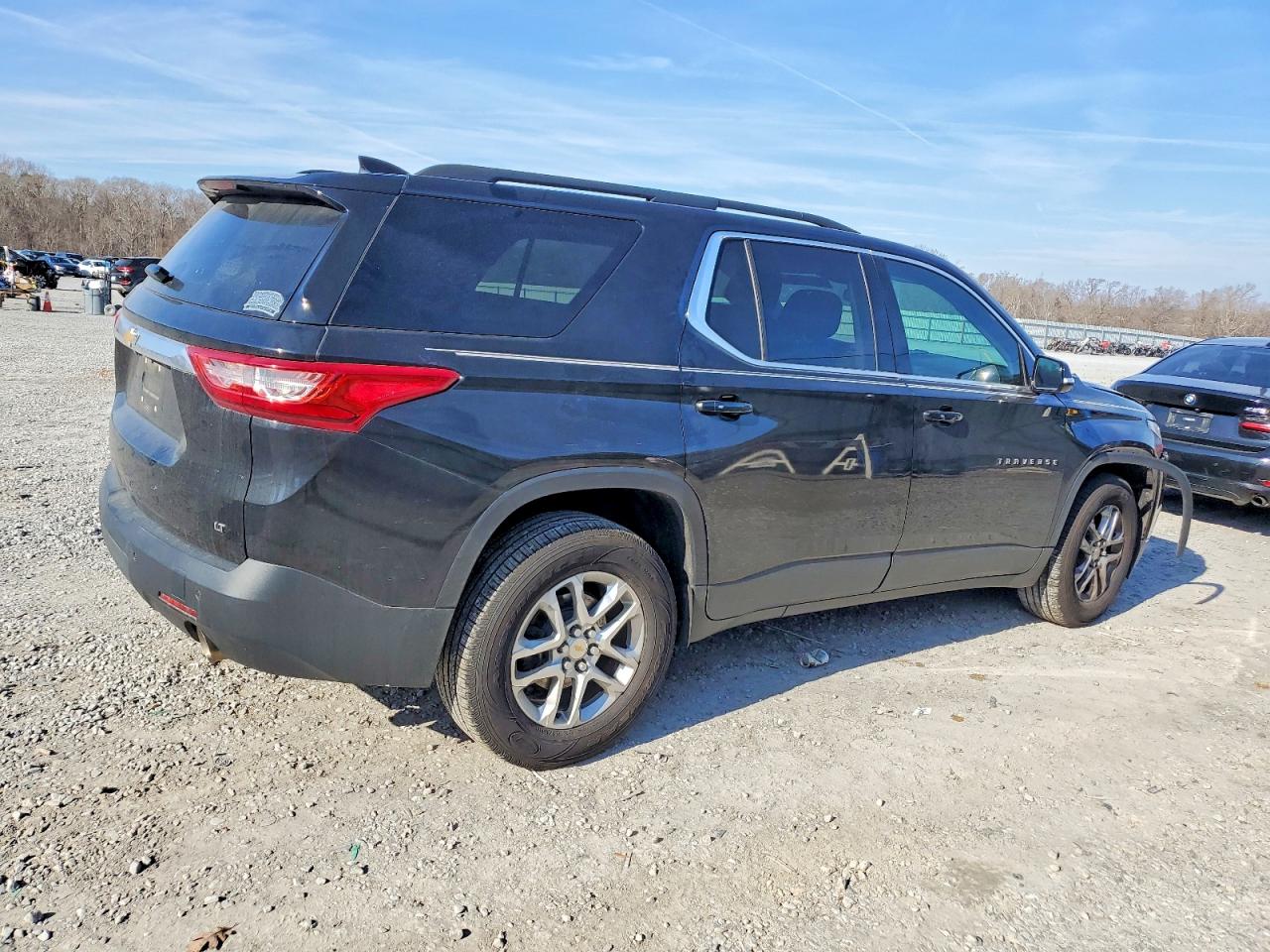2020 CHEVROLET TRAVERSE LT photo 3