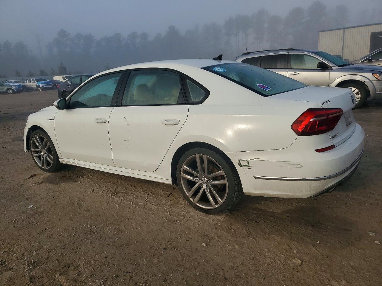 2018 VOLKSWAGEN PASSAT S photo 2