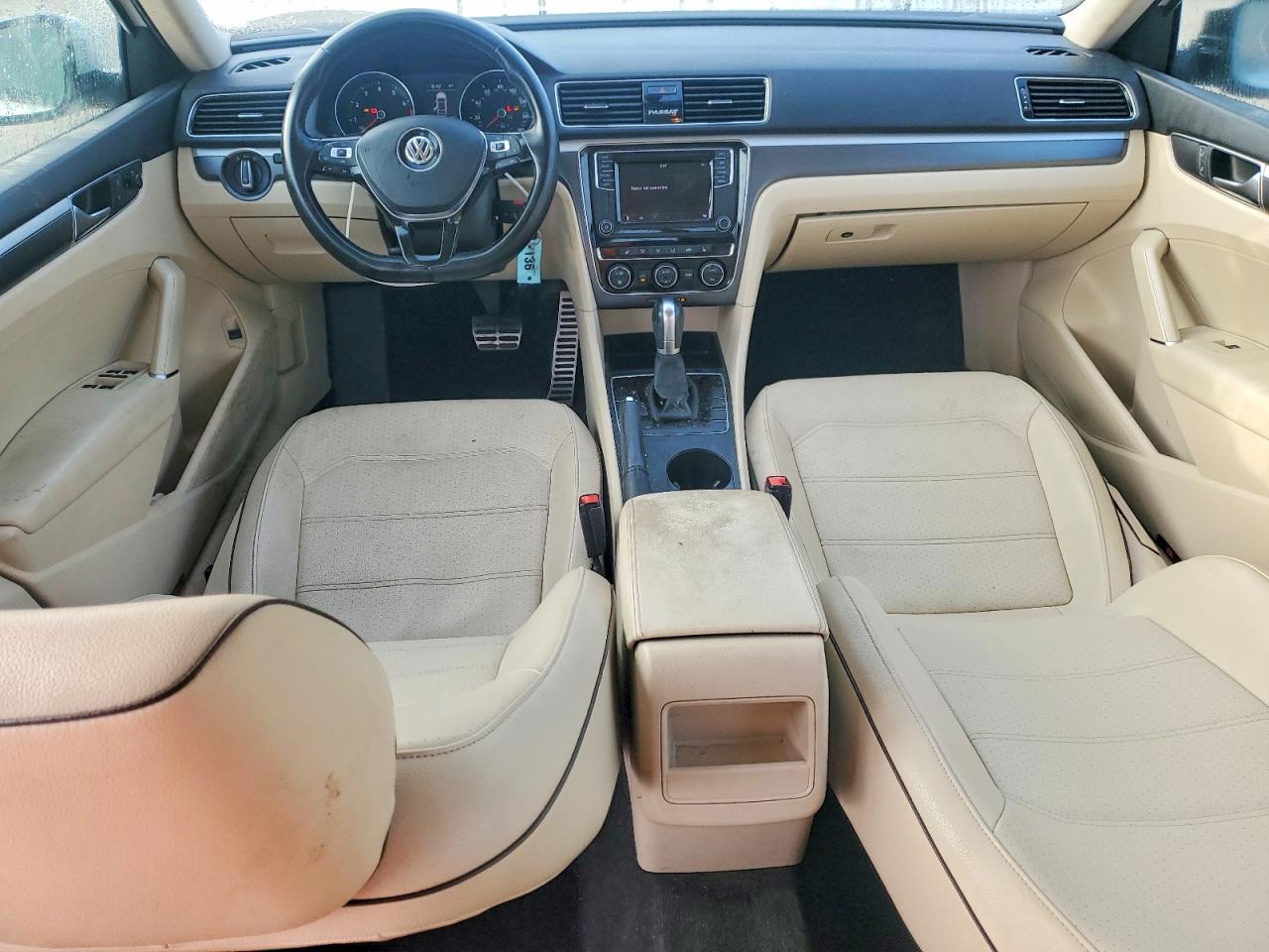 2018 VOLKSWAGEN PASSAT S photo 8