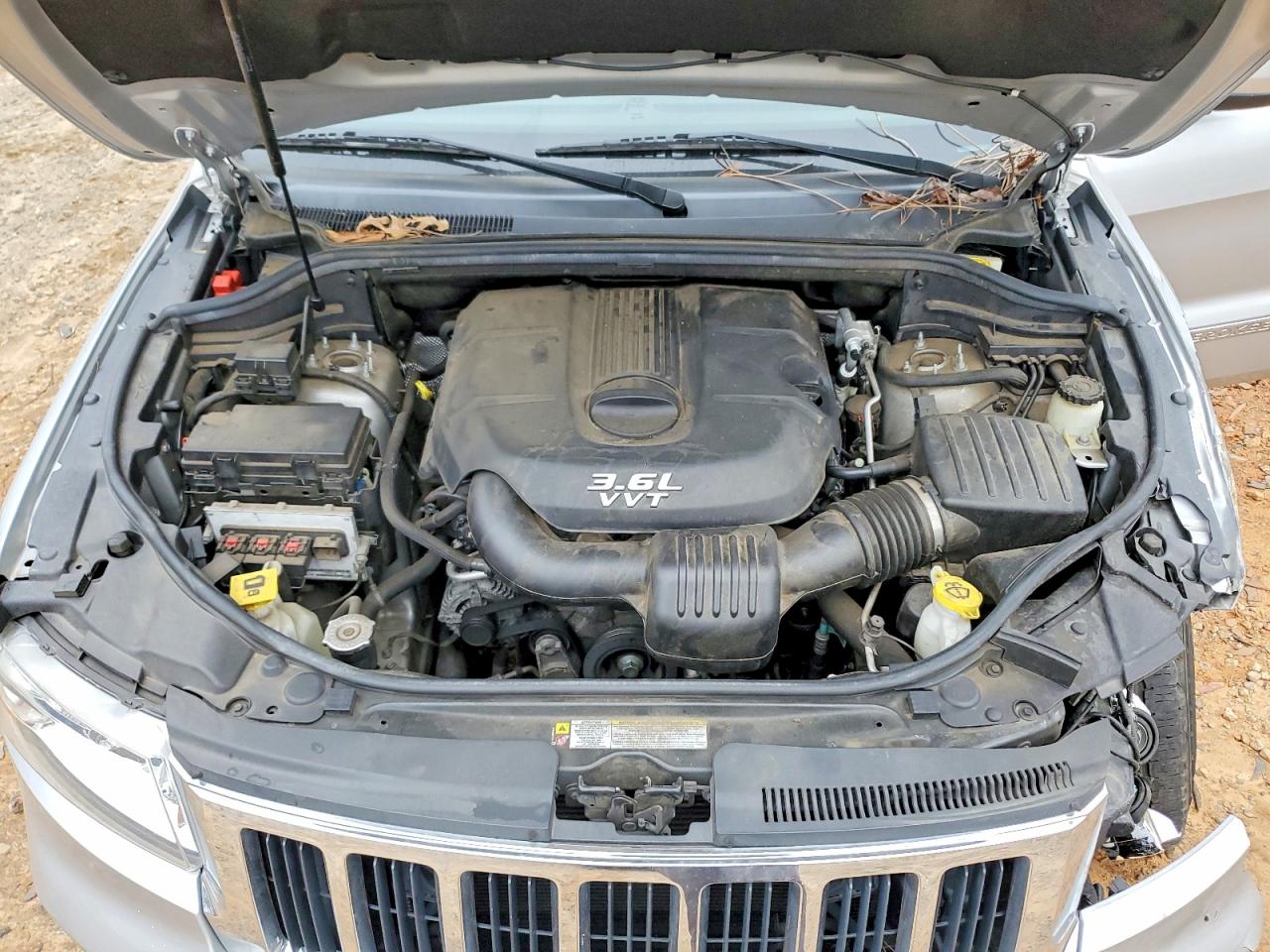 2012 JEEP GRAND CHEROKEE LAREDO photo 12