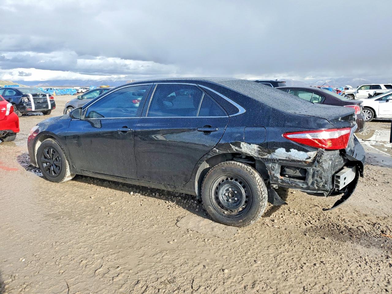 2016 TOYOTA CAMRY LE photo 2