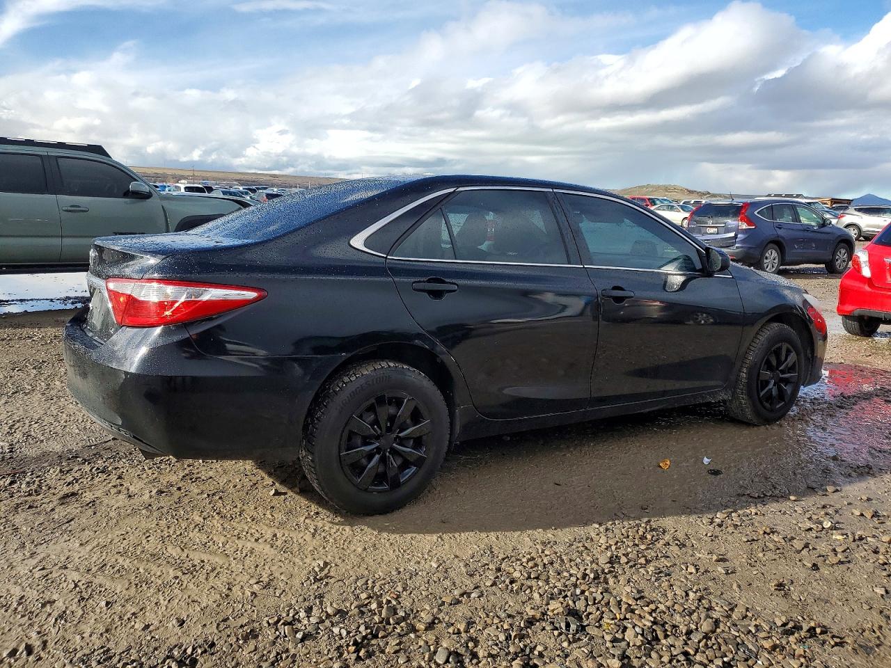 2016 TOYOTA CAMRY LE photo 3