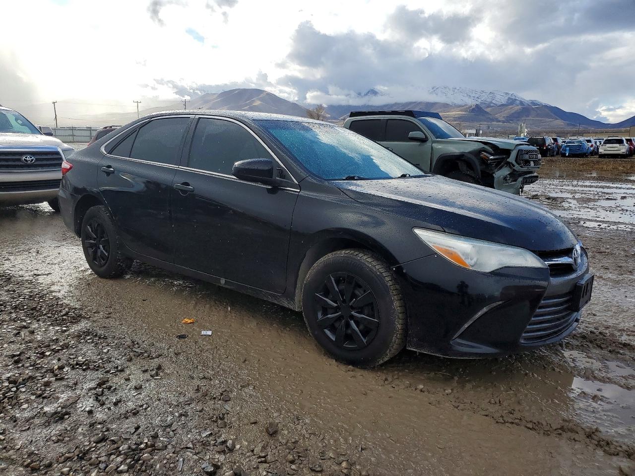 2016 TOYOTA CAMRY LE photo 4
