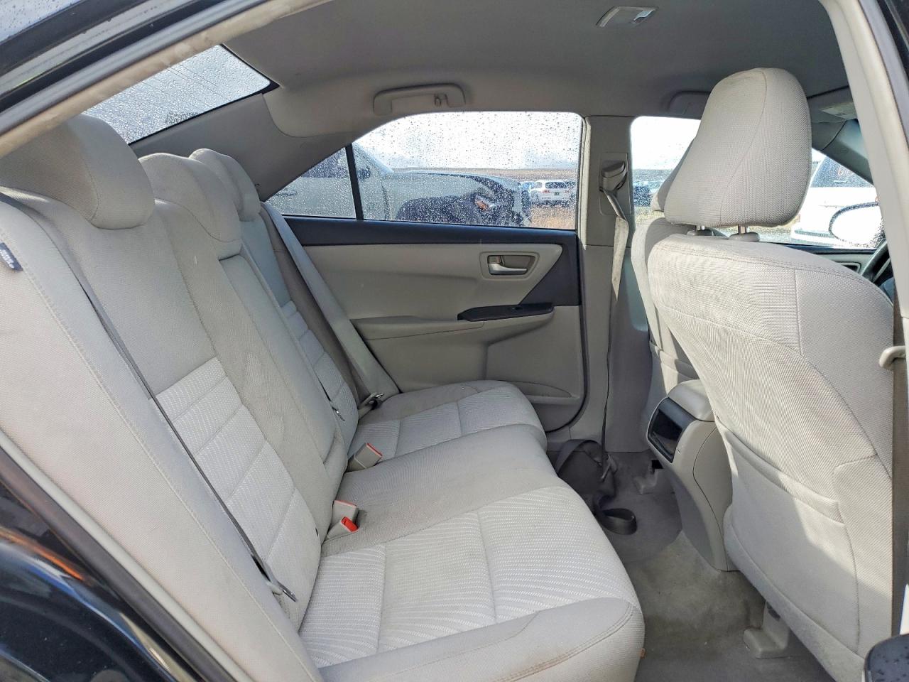 2016 TOYOTA CAMRY LE photo 10