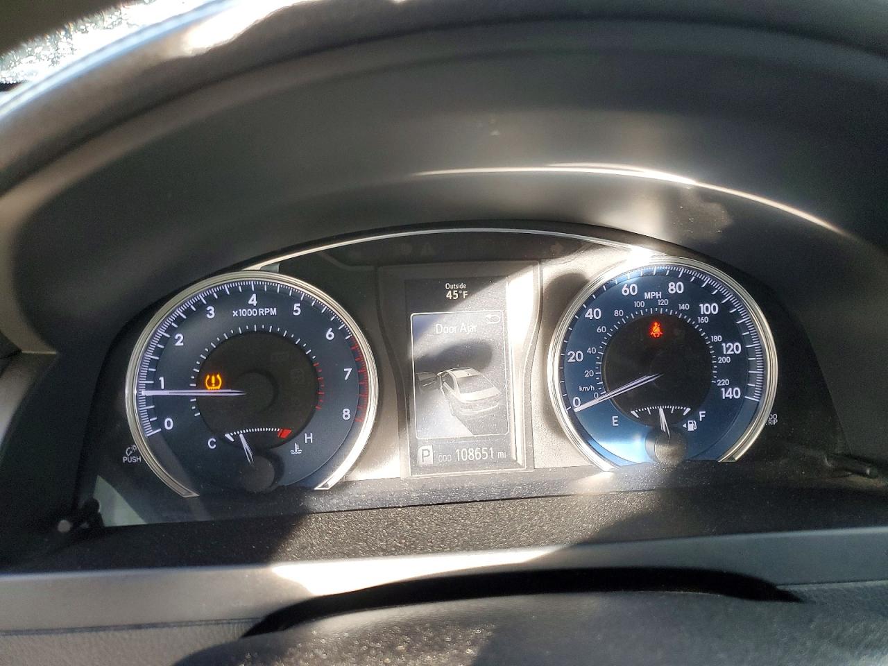 2016 TOYOTA CAMRY LE photo 9