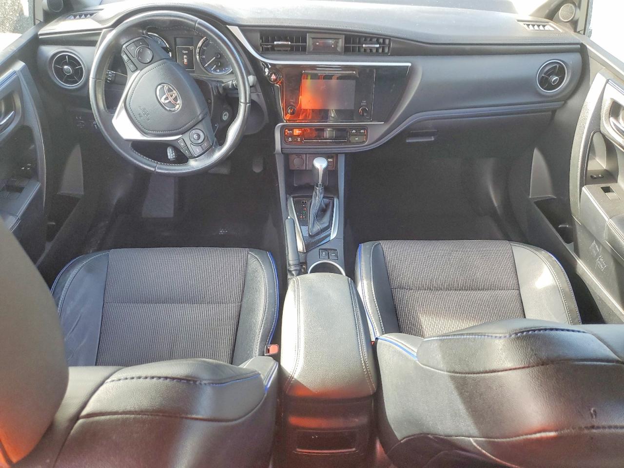 2019 TOYOTA COROLLA L photo 8