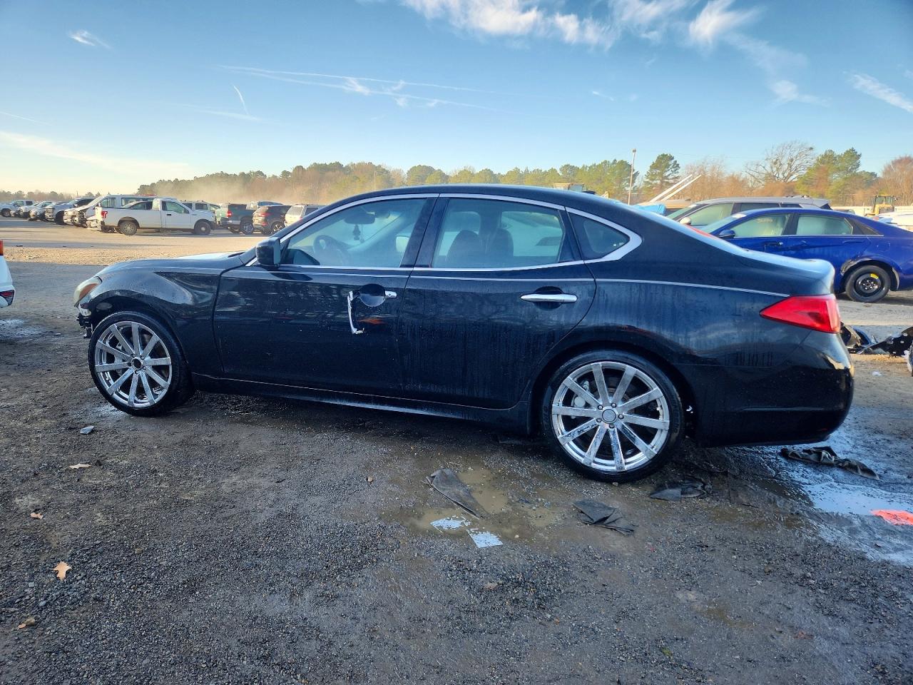 2011 INFINITI M37 BASE photo 2