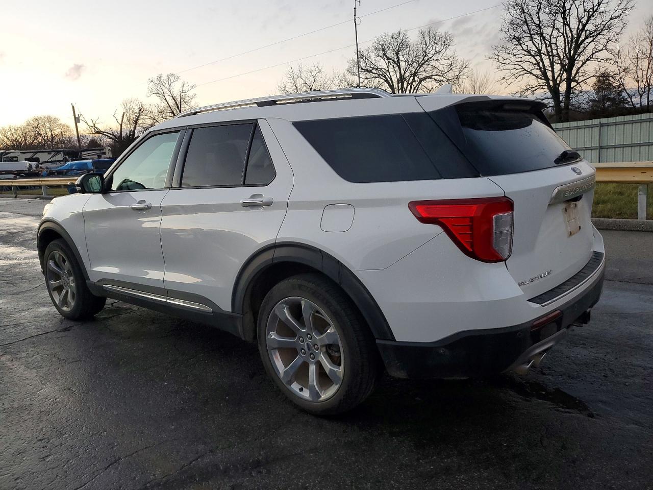 2020 FORD EXPLORER PLATINUM photo 2
