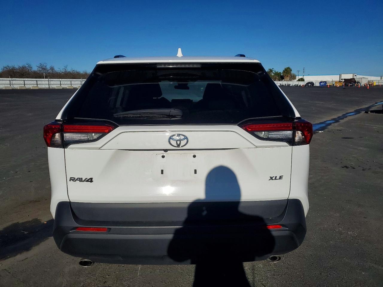2024 TOYOTA RAV4 XLE photo 6