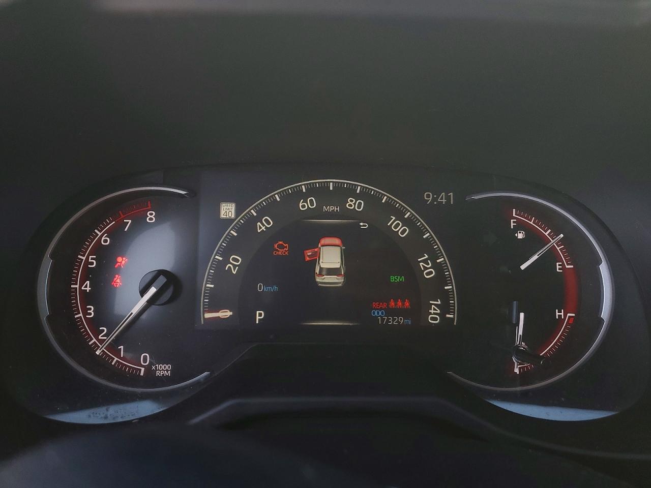 2024 TOYOTA RAV4 XLE photo 9