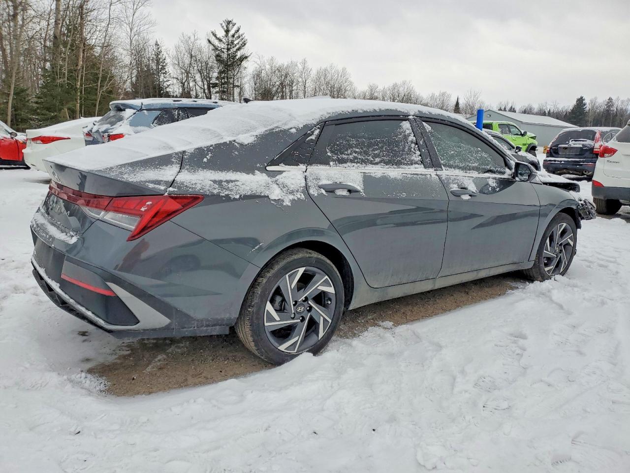 2025 HYUNDAI ELANTRA LUXURY photo 3