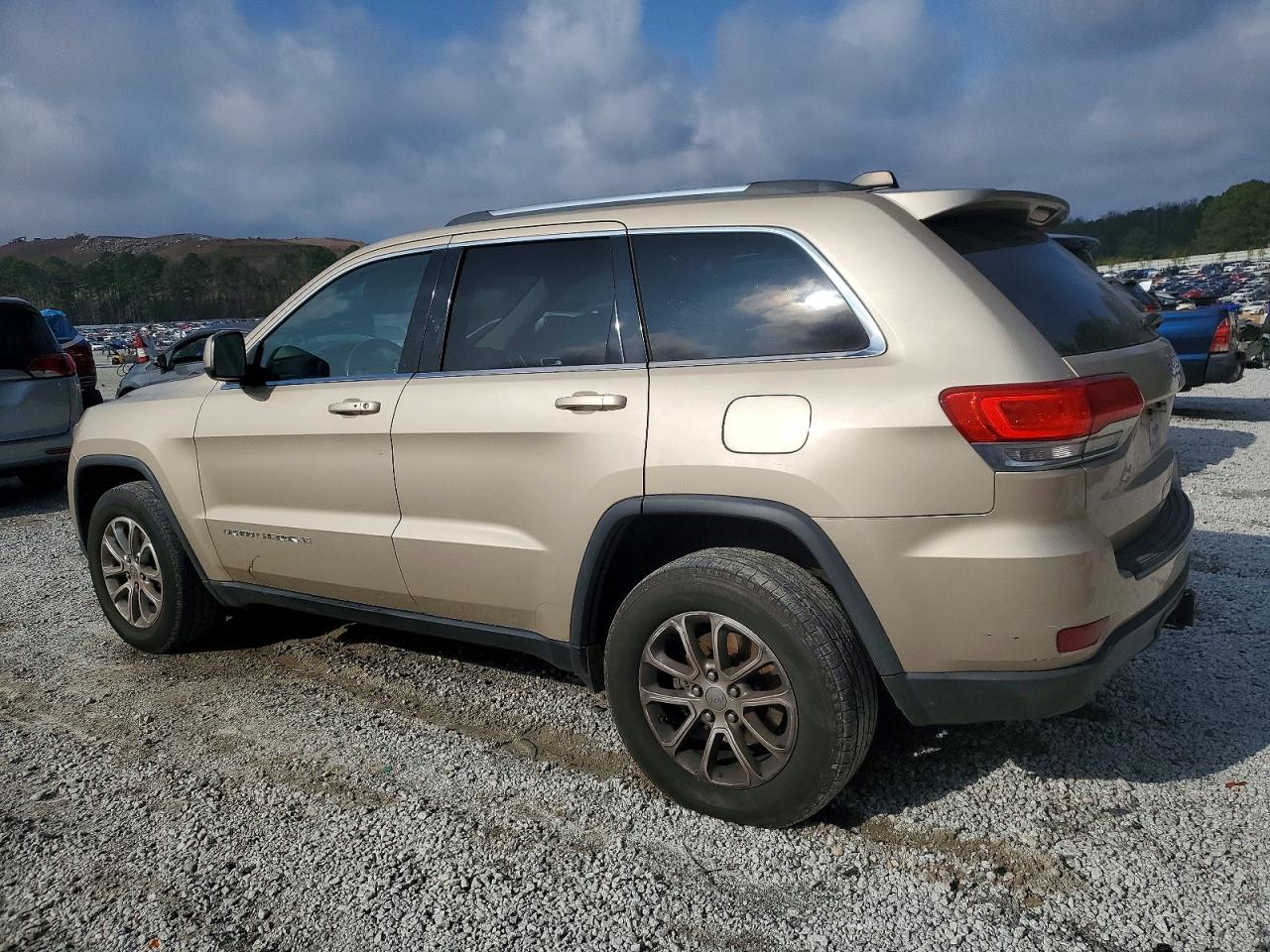 2015 JEEP GRAND CHEROKEE LAREDO photo 2