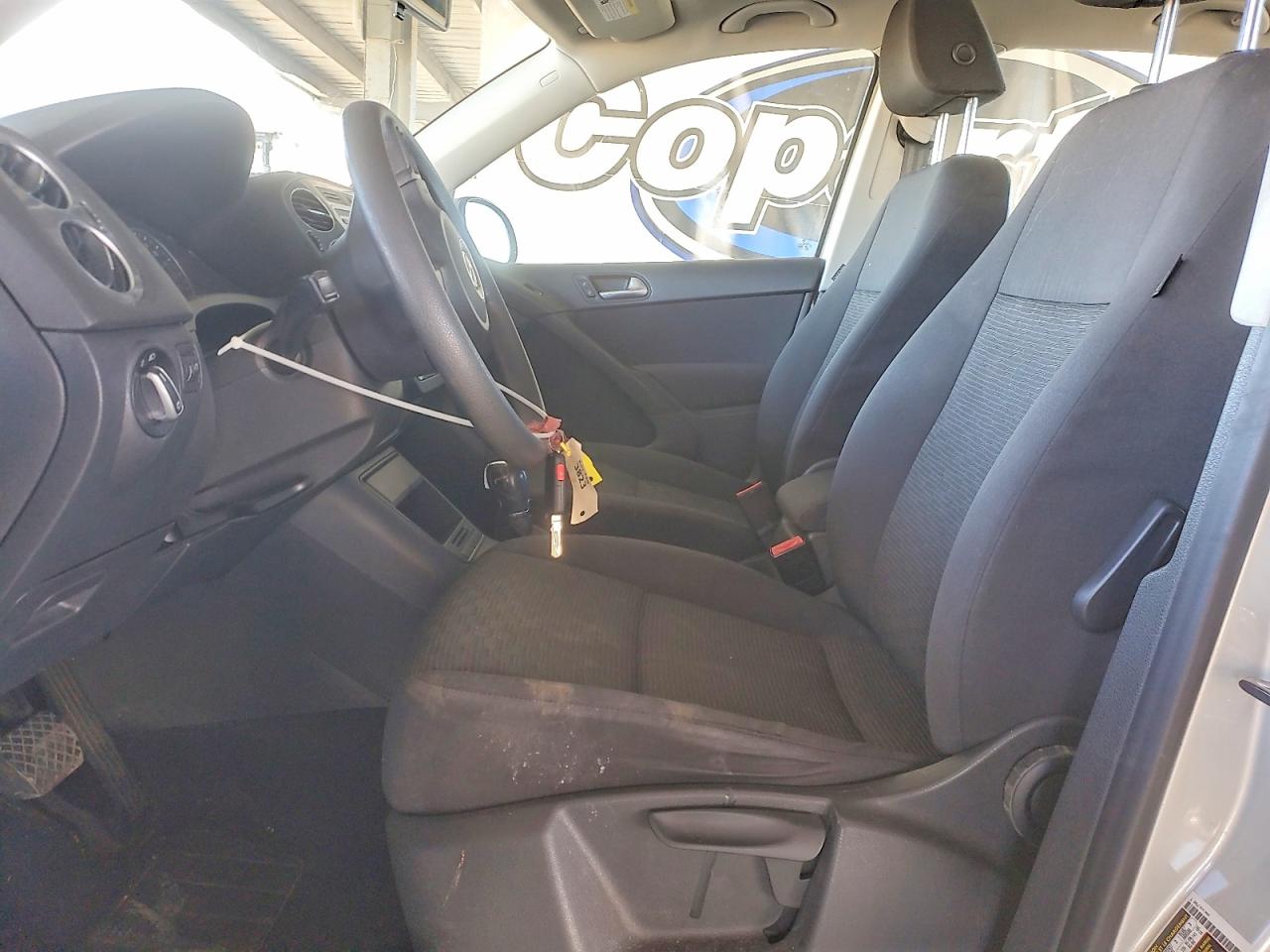 2012 VOLKSWAGEN TIGUAN S photo 7