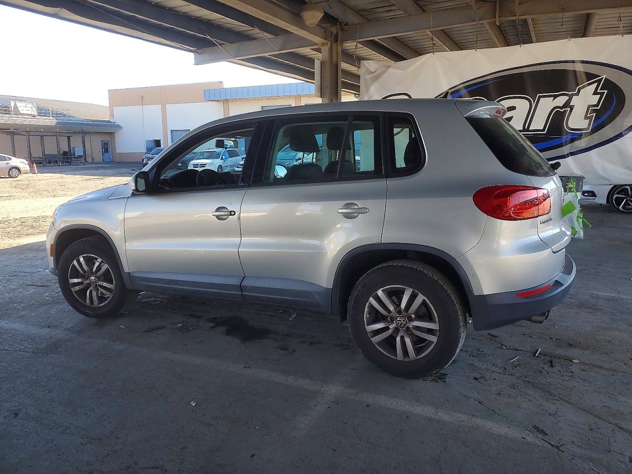 2012 VOLKSWAGEN TIGUAN S photo 2