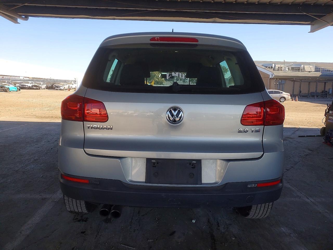 2012 VOLKSWAGEN TIGUAN S photo 6