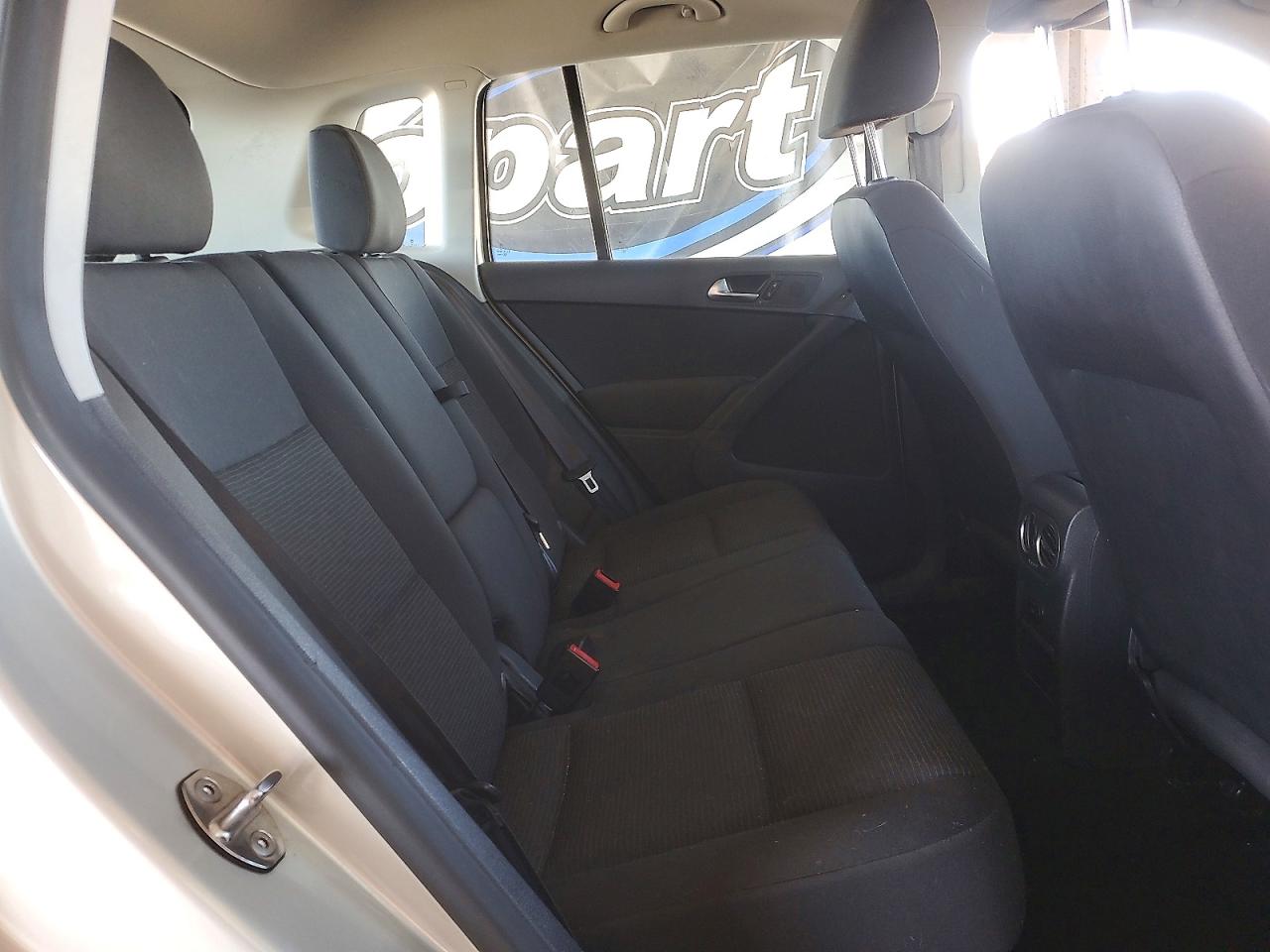 2012 VOLKSWAGEN TIGUAN S photo 10
