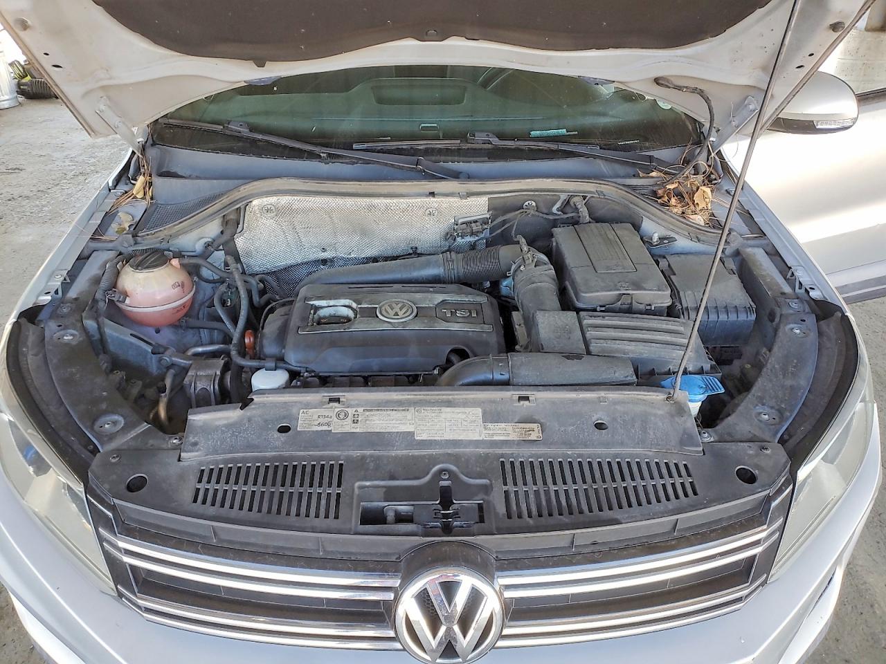 2012 VOLKSWAGEN TIGUAN S photo 11