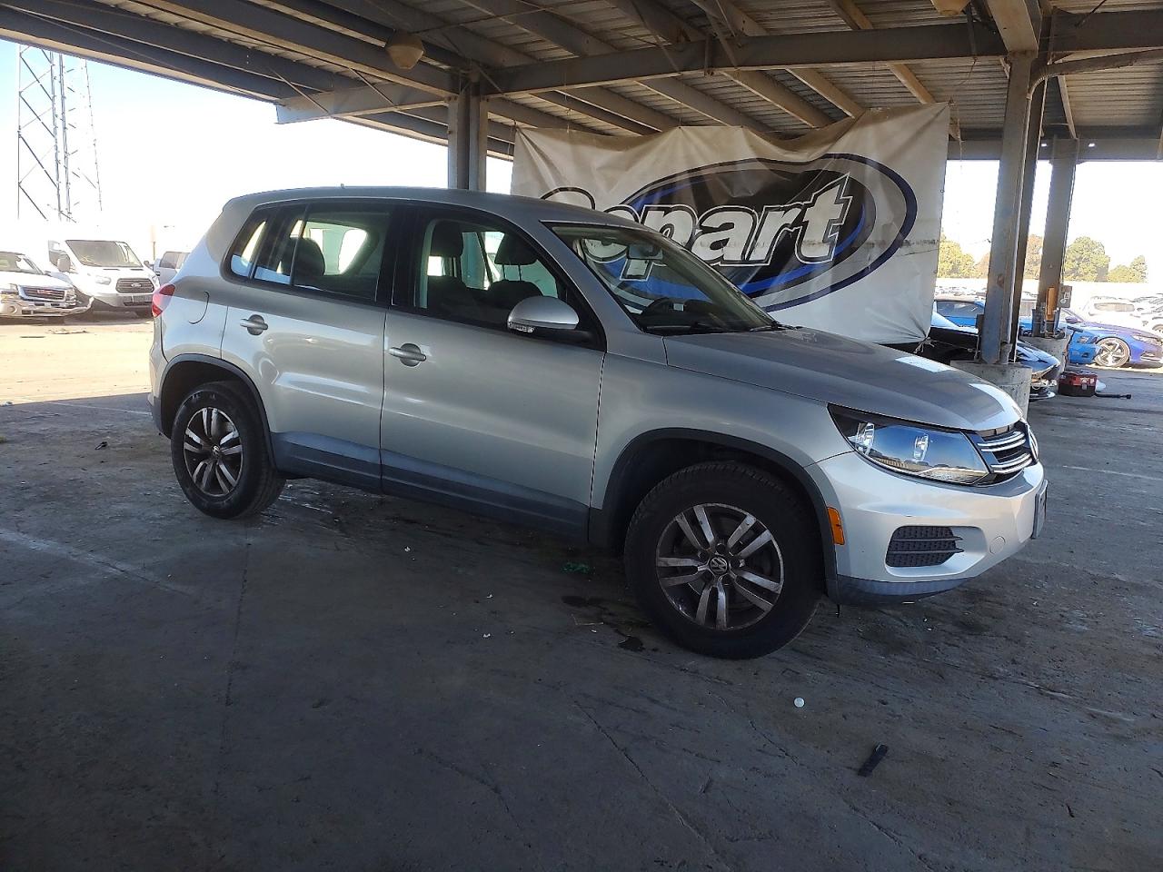 2012 VOLKSWAGEN TIGUAN S photo 4
