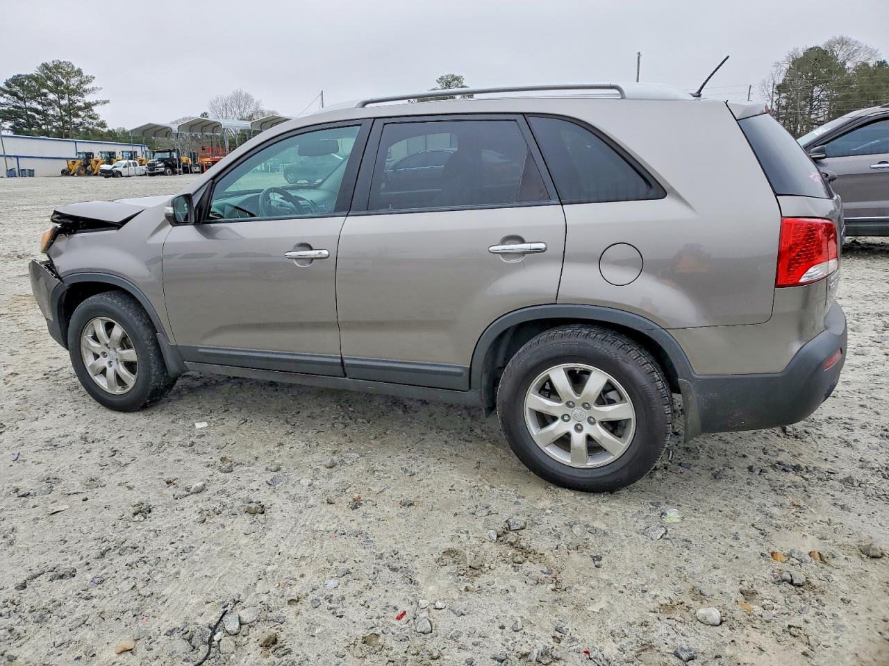 2011 KIA SORENTO BASE photo 2