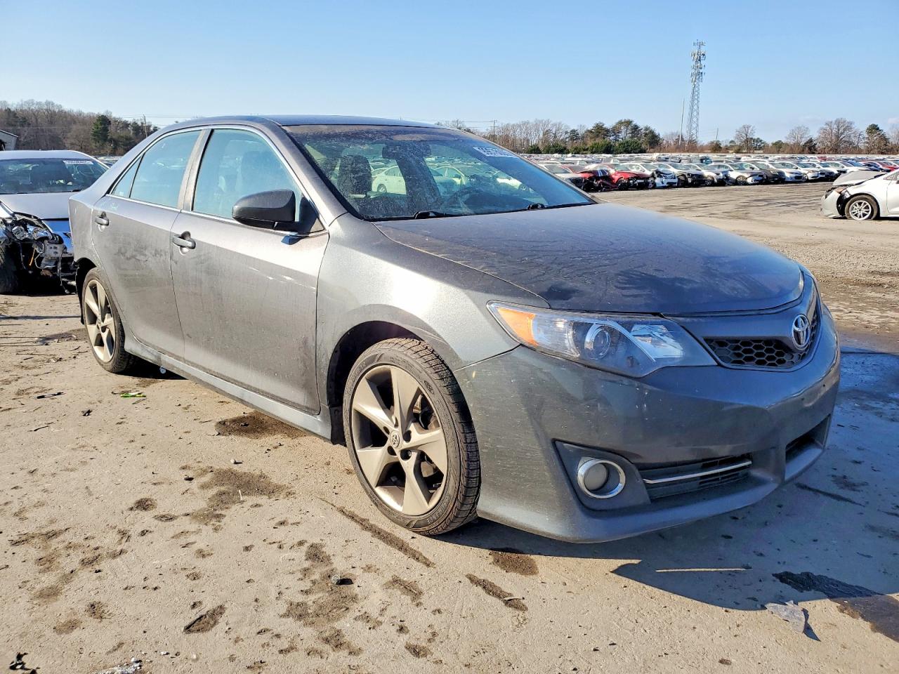 2013 TOYOTA CAMRY SE photo 4