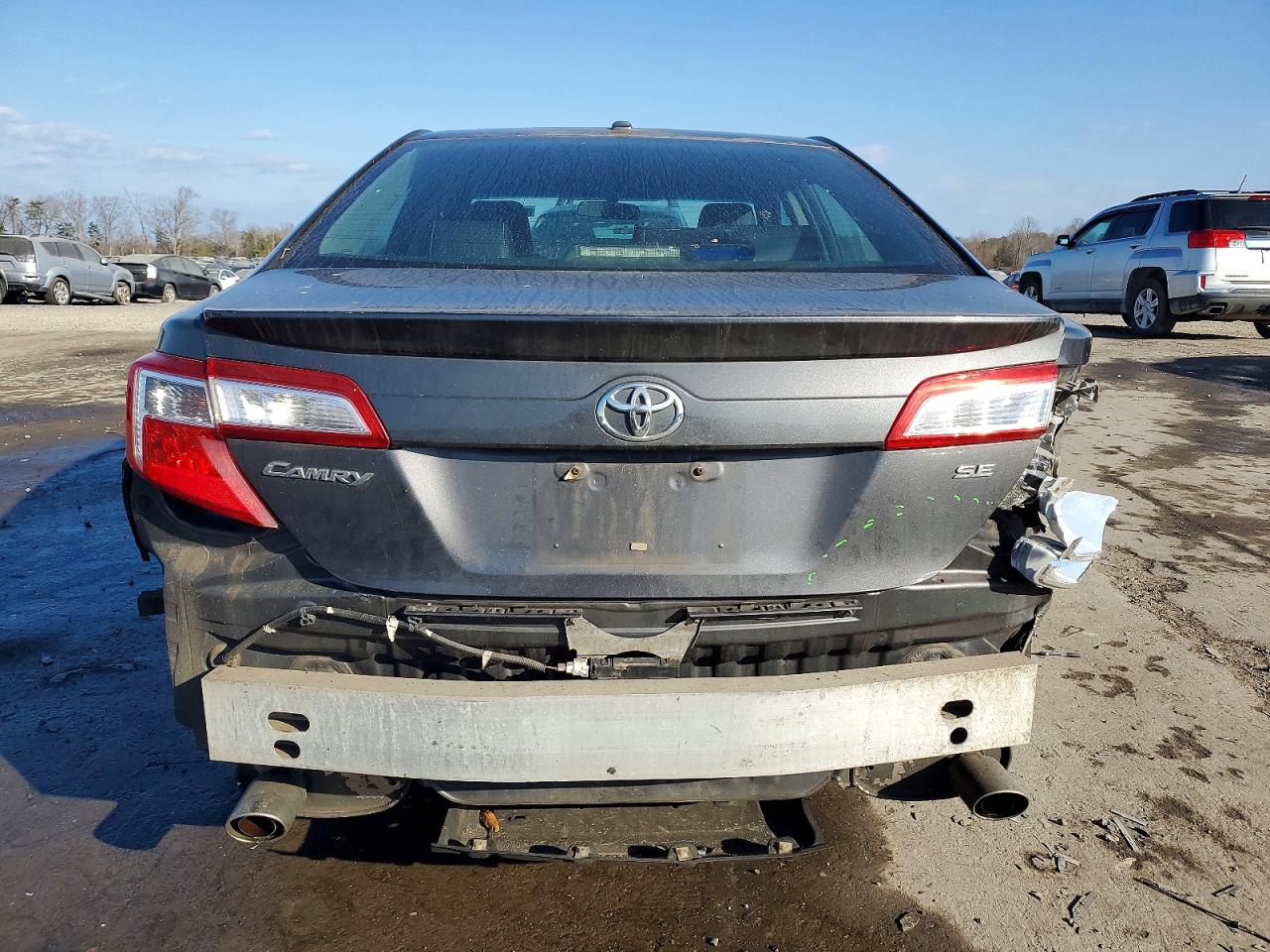2013 TOYOTA CAMRY SE photo 6