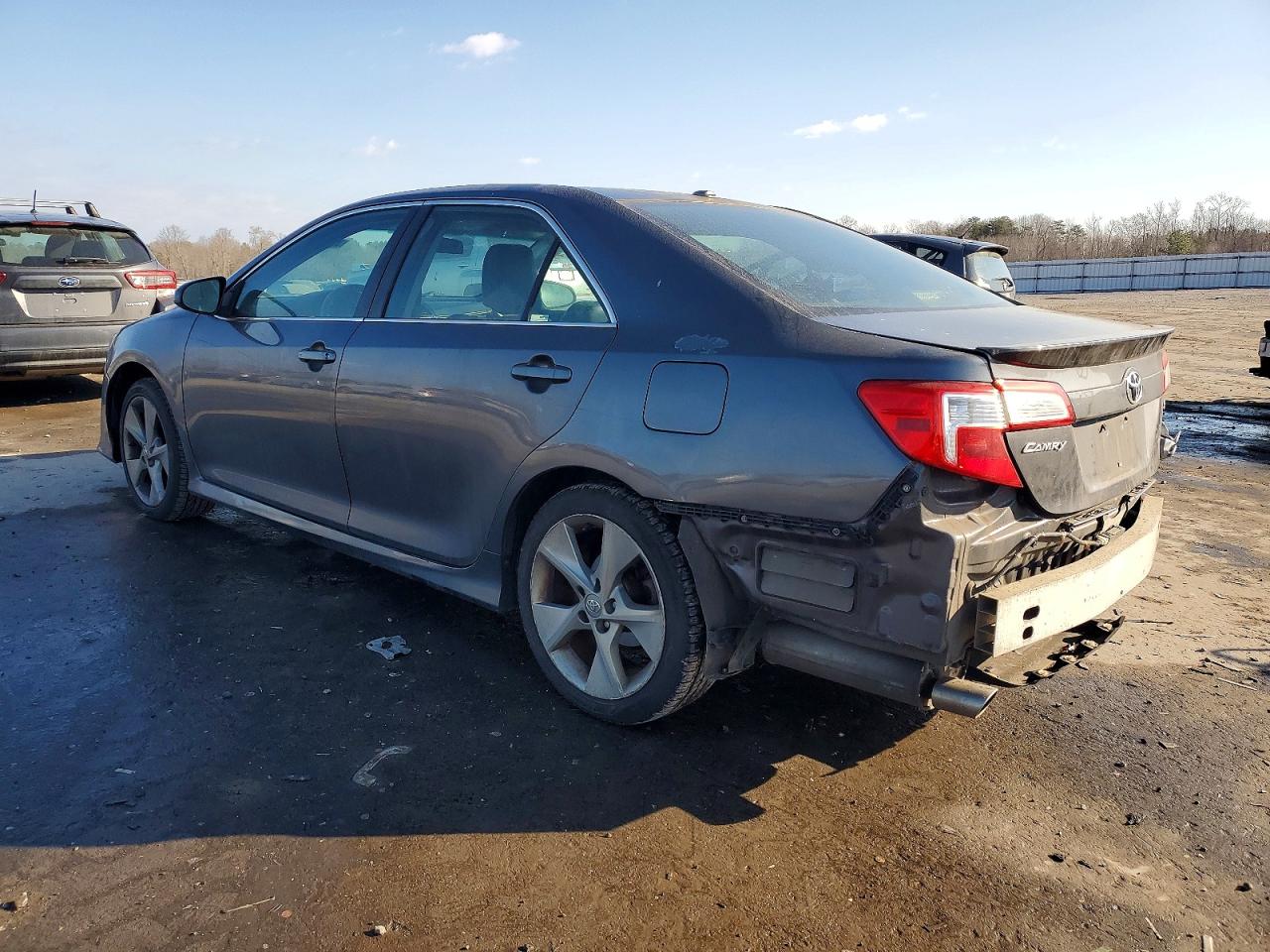 2013 TOYOTA CAMRY SE photo 2