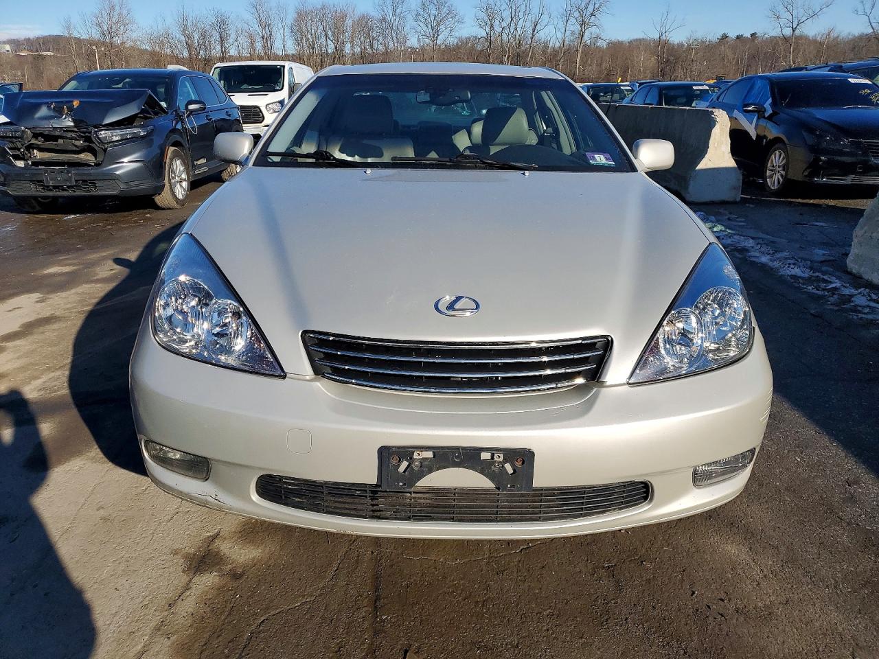 2002 LEXUS ES 300 photo 9