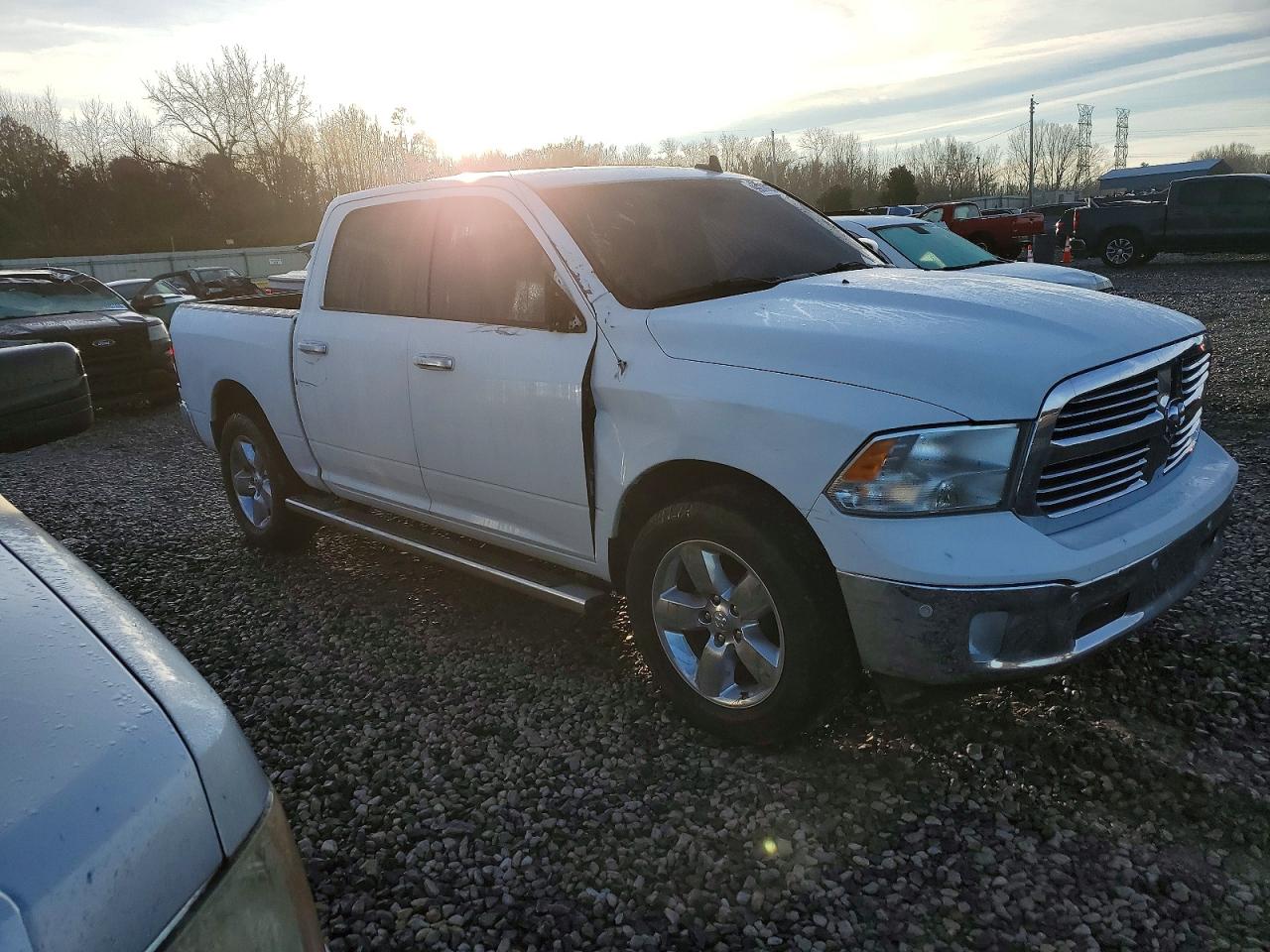 2016 RAM 1500 SLT photo 4
