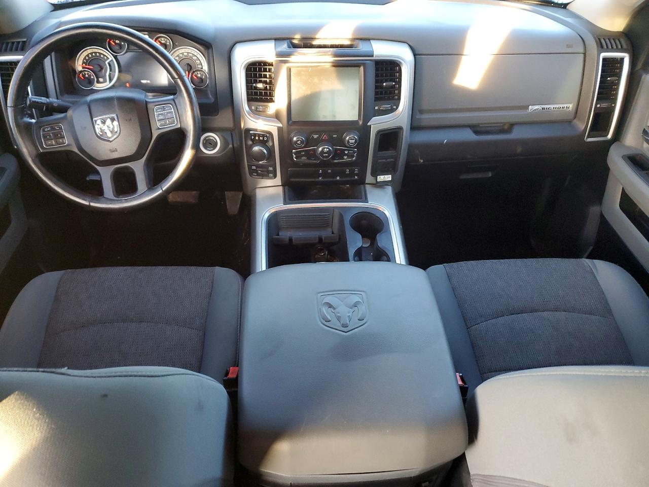 2016 RAM 1500 SLT photo 8