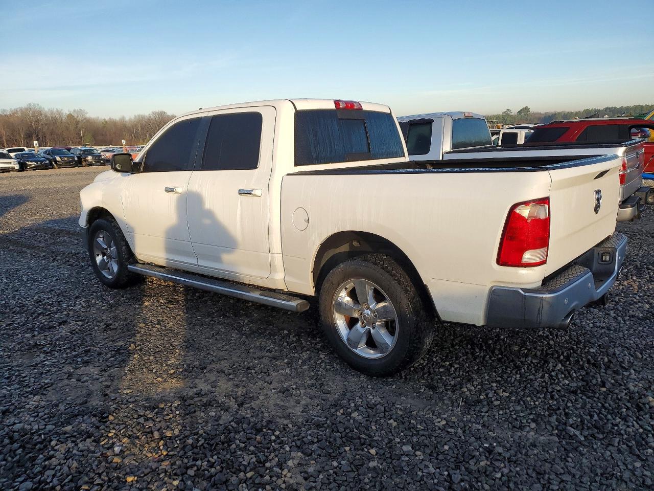 2016 RAM 1500 SLT photo 2