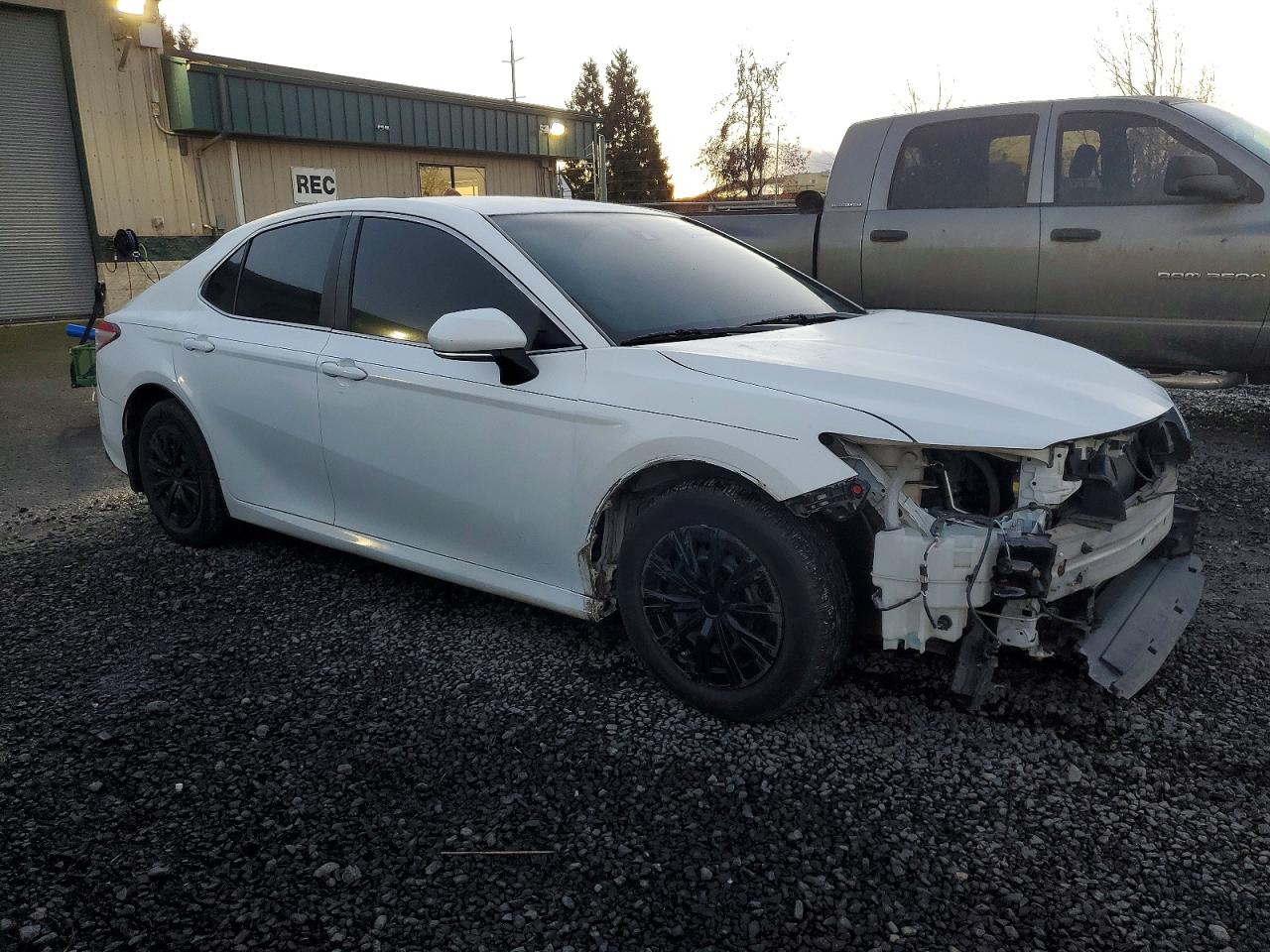 2019 TOYOTA CAMRY L photo 4