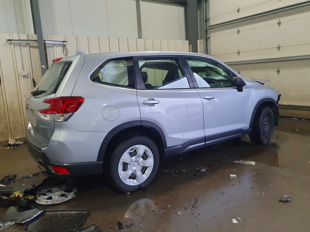 2019 SUBARU FORESTER photo 3