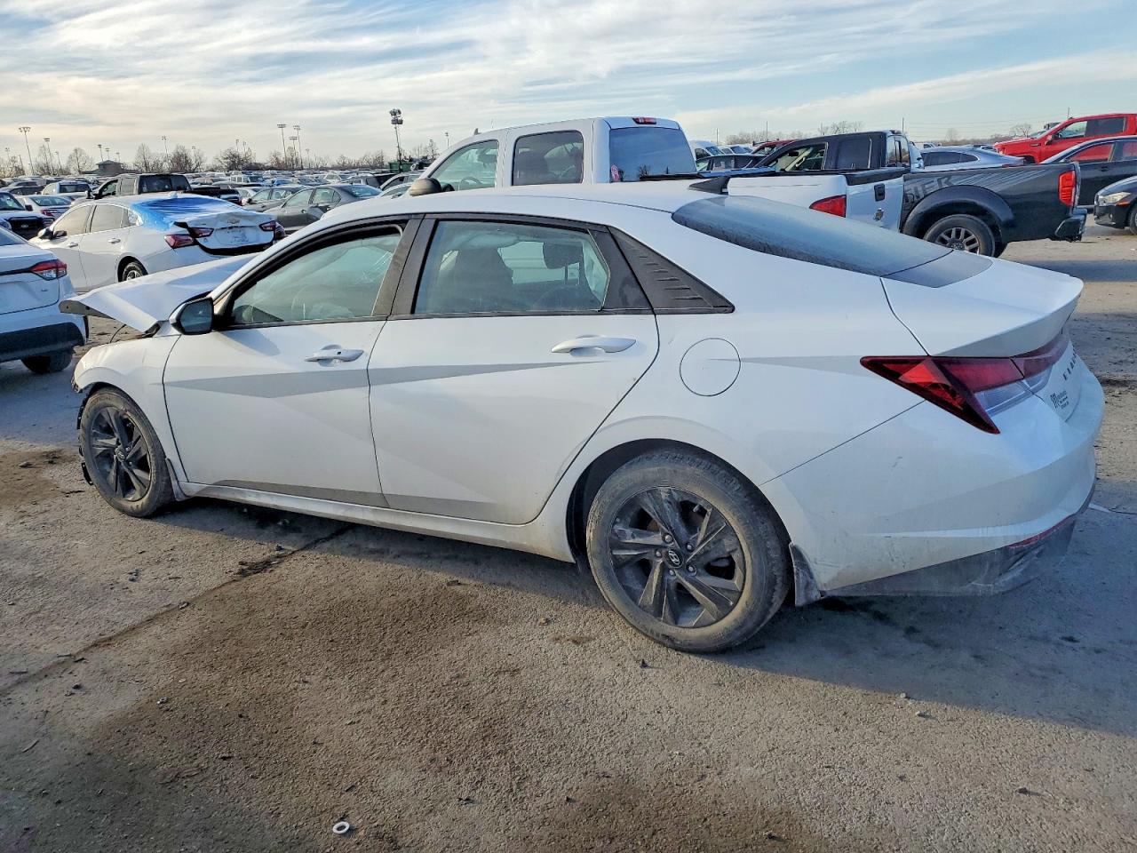 2023 HYUNDAI ELANTRA SEL photo 2