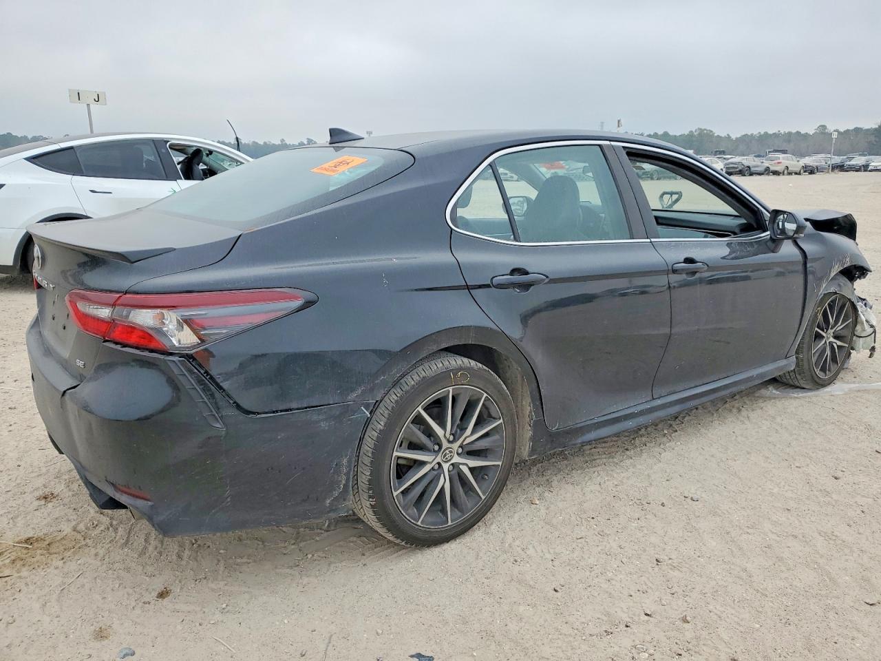 2022 TOYOTA CAMRY SE photo 3