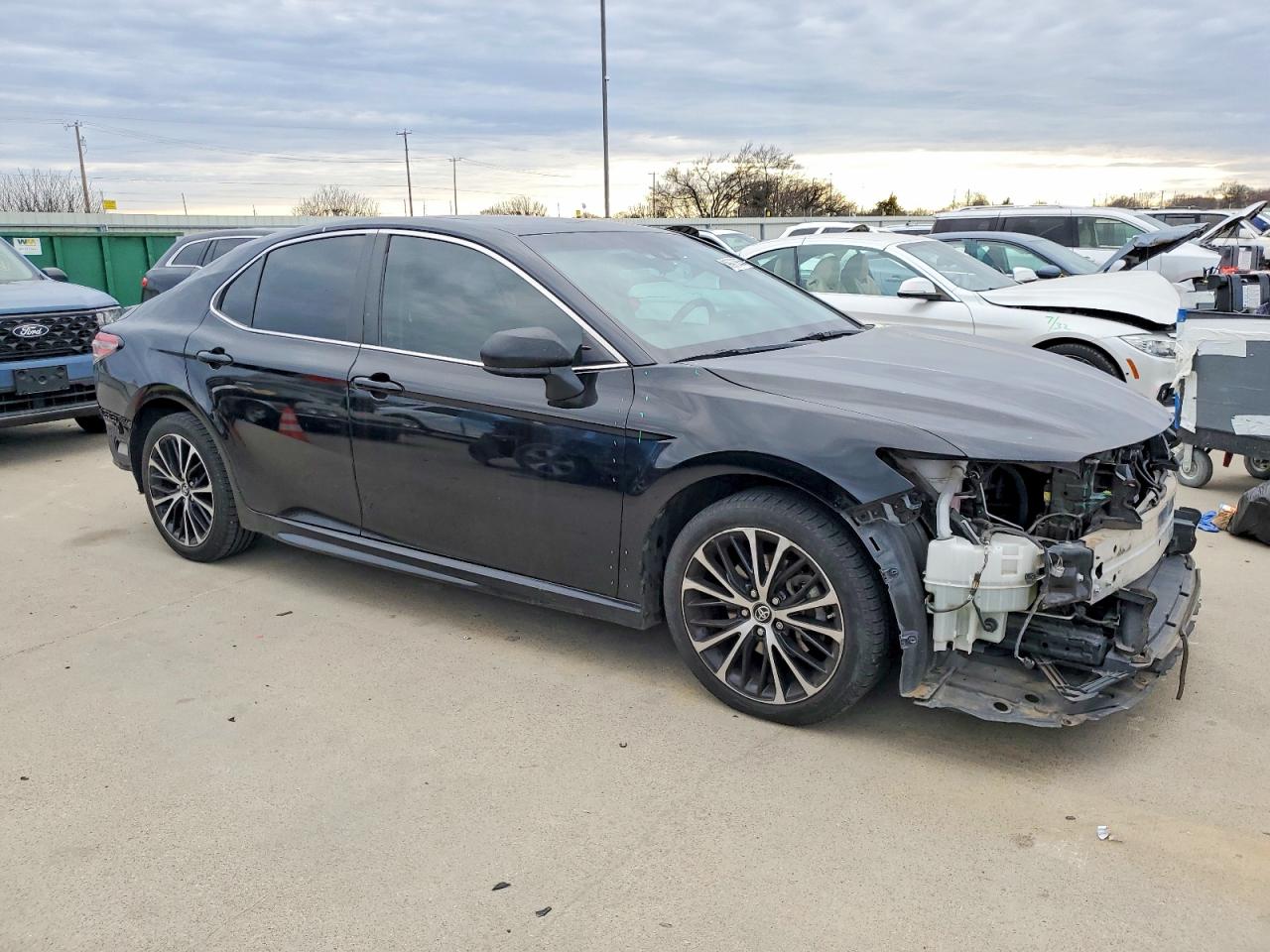 2018 TOYOTA CAMRY L photo 4