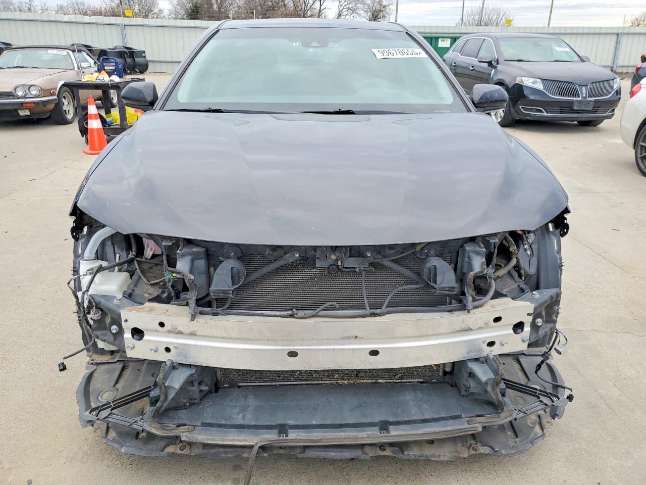 2018 TOYOTA CAMRY L photo 5