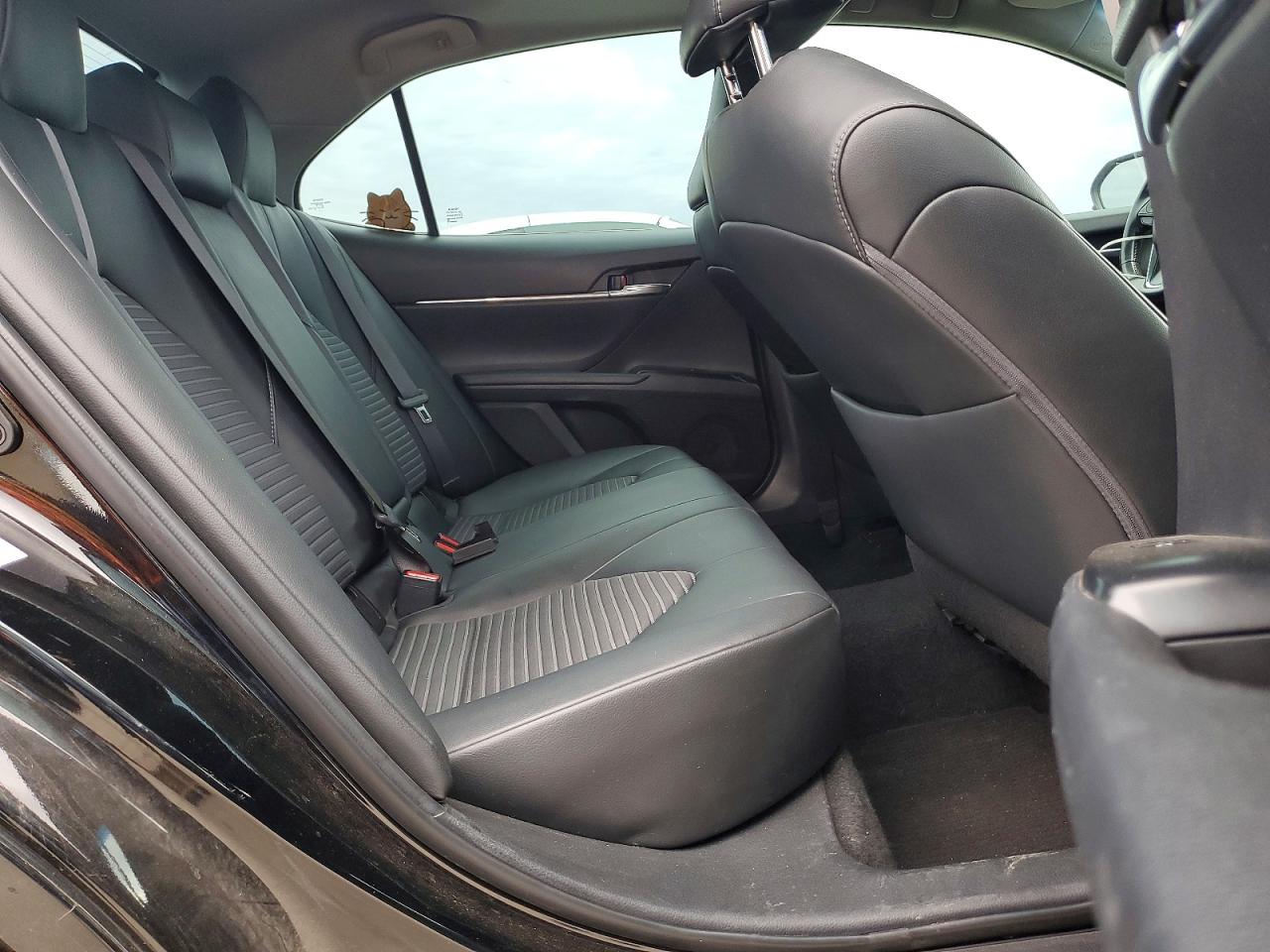 2018 TOYOTA CAMRY L photo 10