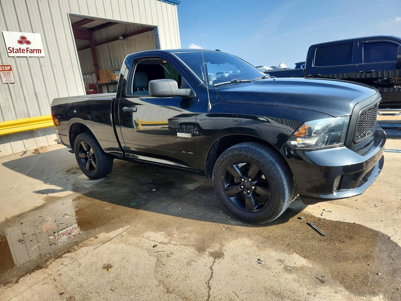 2017 RAM 1500 ST photo 4