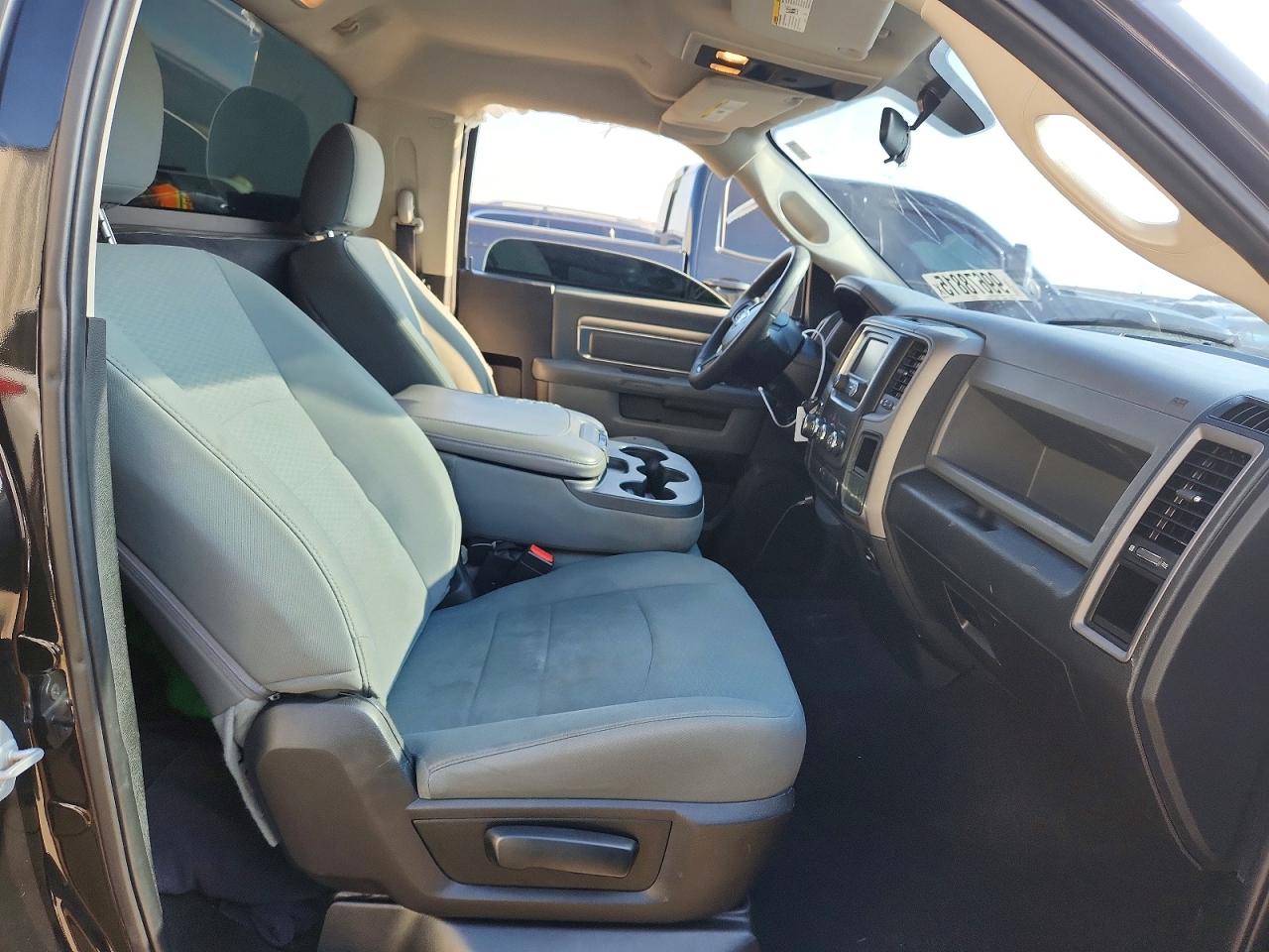 2017 RAM 1500 ST photo 10