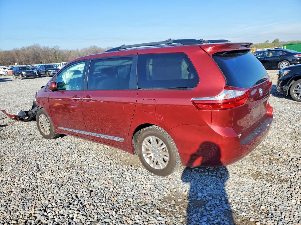 2015 TOYOTA SIENNA photo 2