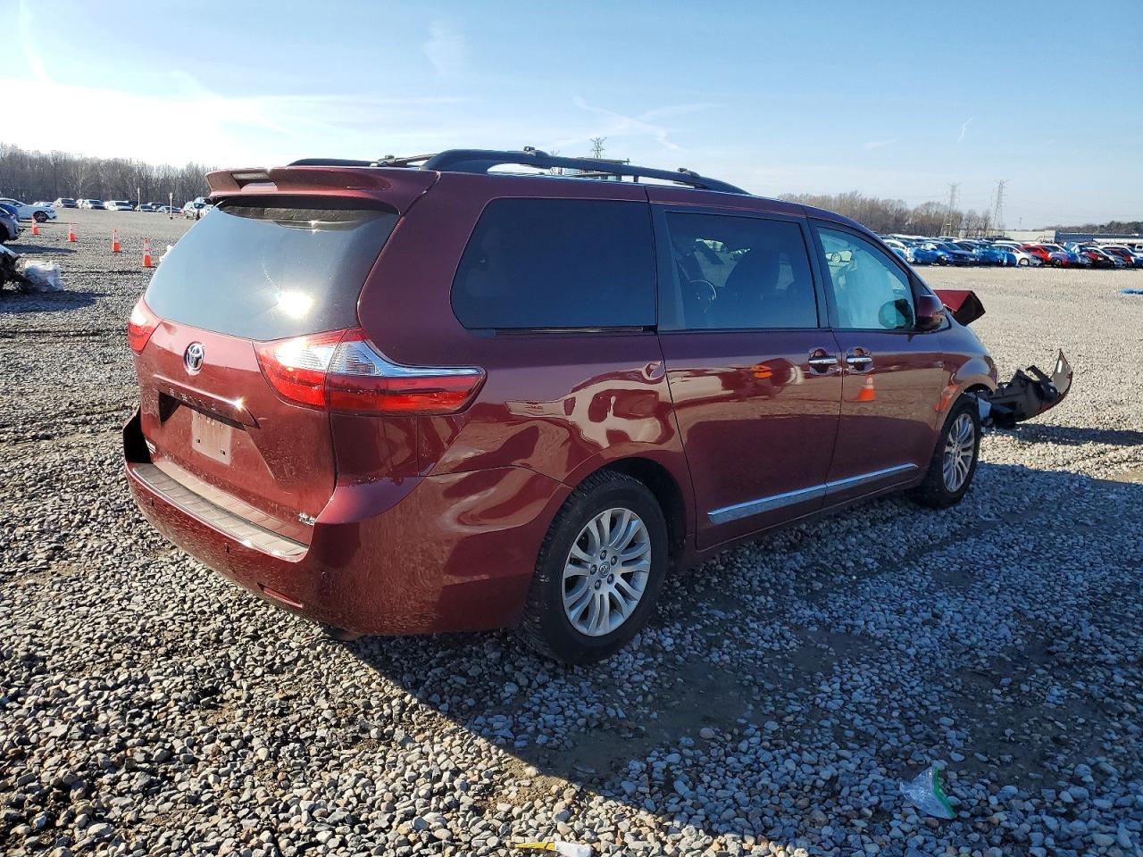 2015 TOYOTA SIENNA photo 3