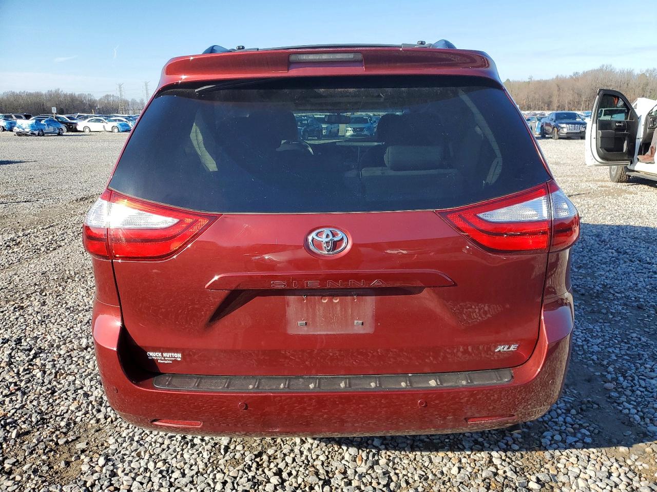 2015 TOYOTA SIENNA photo 6