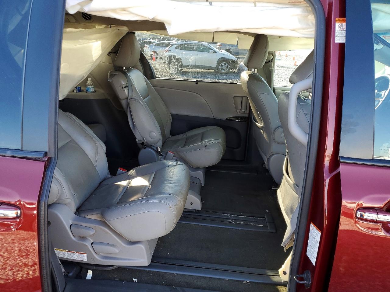 2015 TOYOTA SIENNA photo 11