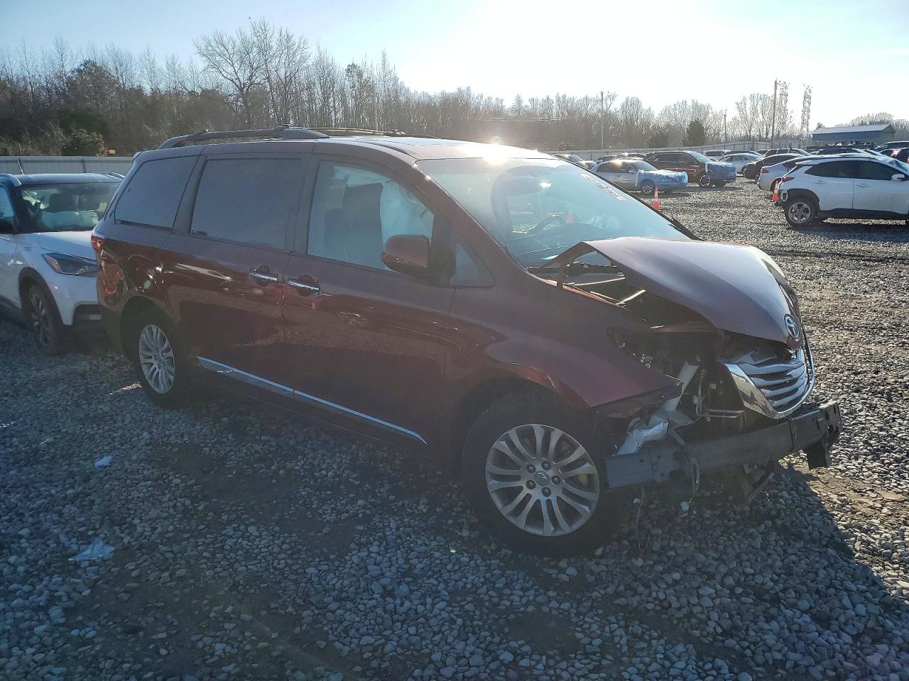 2015 TOYOTA SIENNA photo 4
