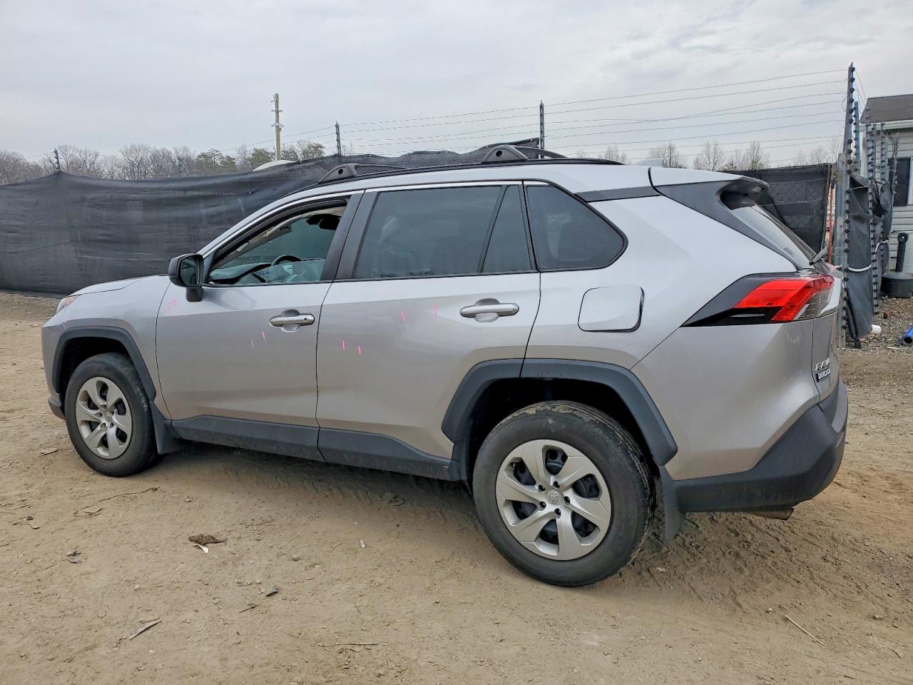 2019 TOYOTA RAV4 LE photo 3