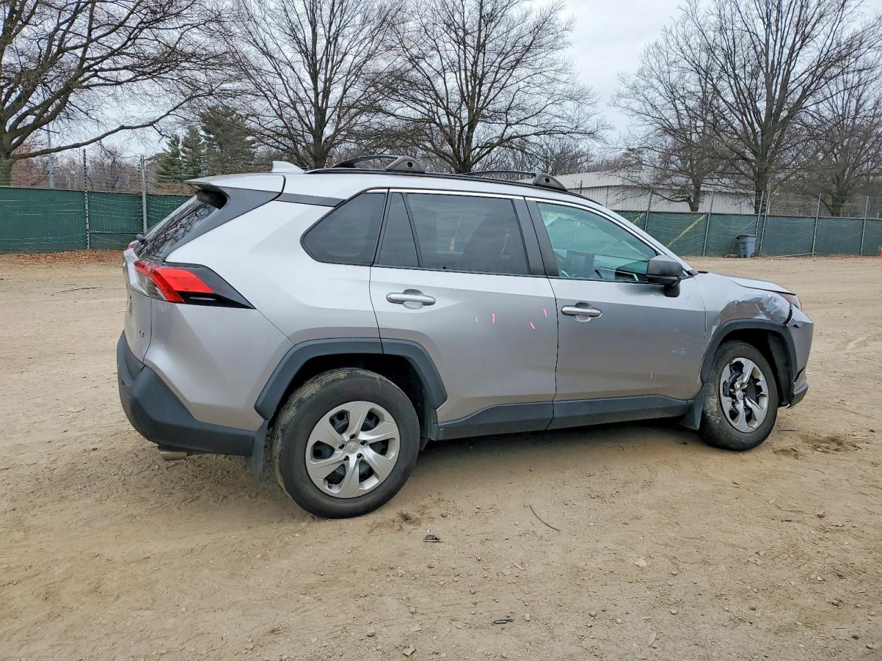 2019 TOYOTA RAV4 LE photo 5